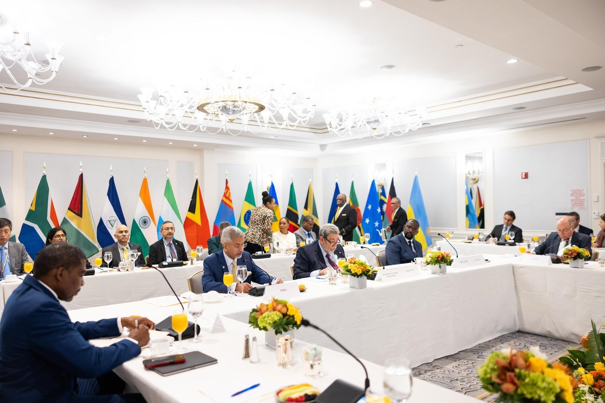 AIBSNews24's tweet image. External Affairs Minister @DrSJaishankar attended the First-ever Joint Ministerial Meeting of L-69 and C-10 groupings of nations

#UNGA79 | #UNSCReforms | @MEAIndia