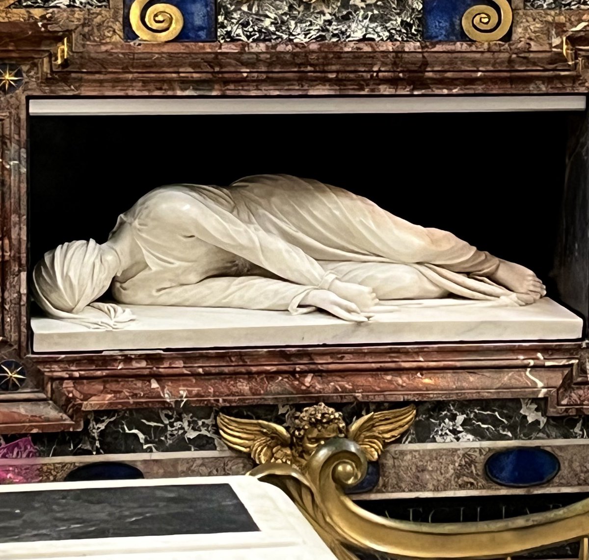 caputmundiHeidi's tweet image. La straordinaria scultura di Santa Cecilia …
di Stefano #Maderno (1600) 

Santa Cecilia in #Trastevere 

#Roma 🤍