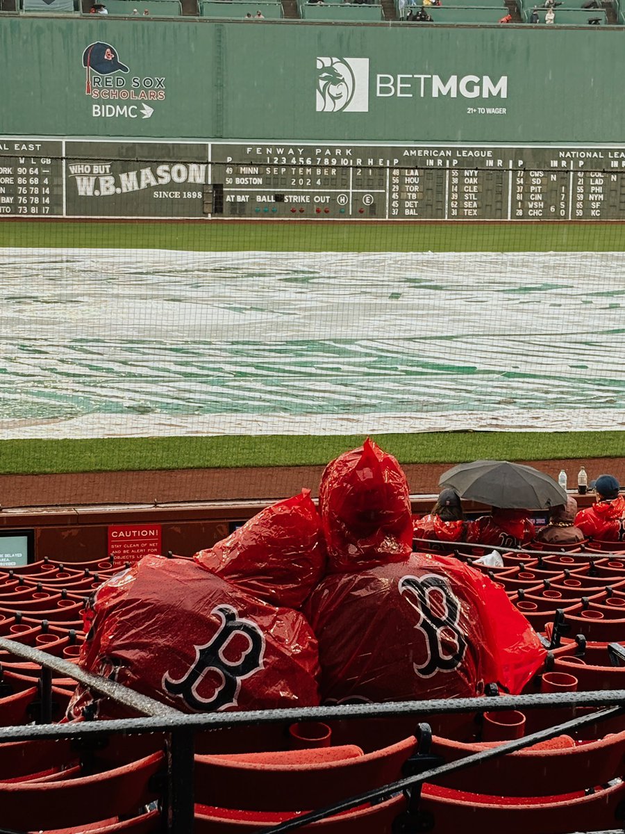 charjeks's tweet image. Forgot I took this super cute photo of this couple before leaving the game last Saturday. @RedSox find them!!!