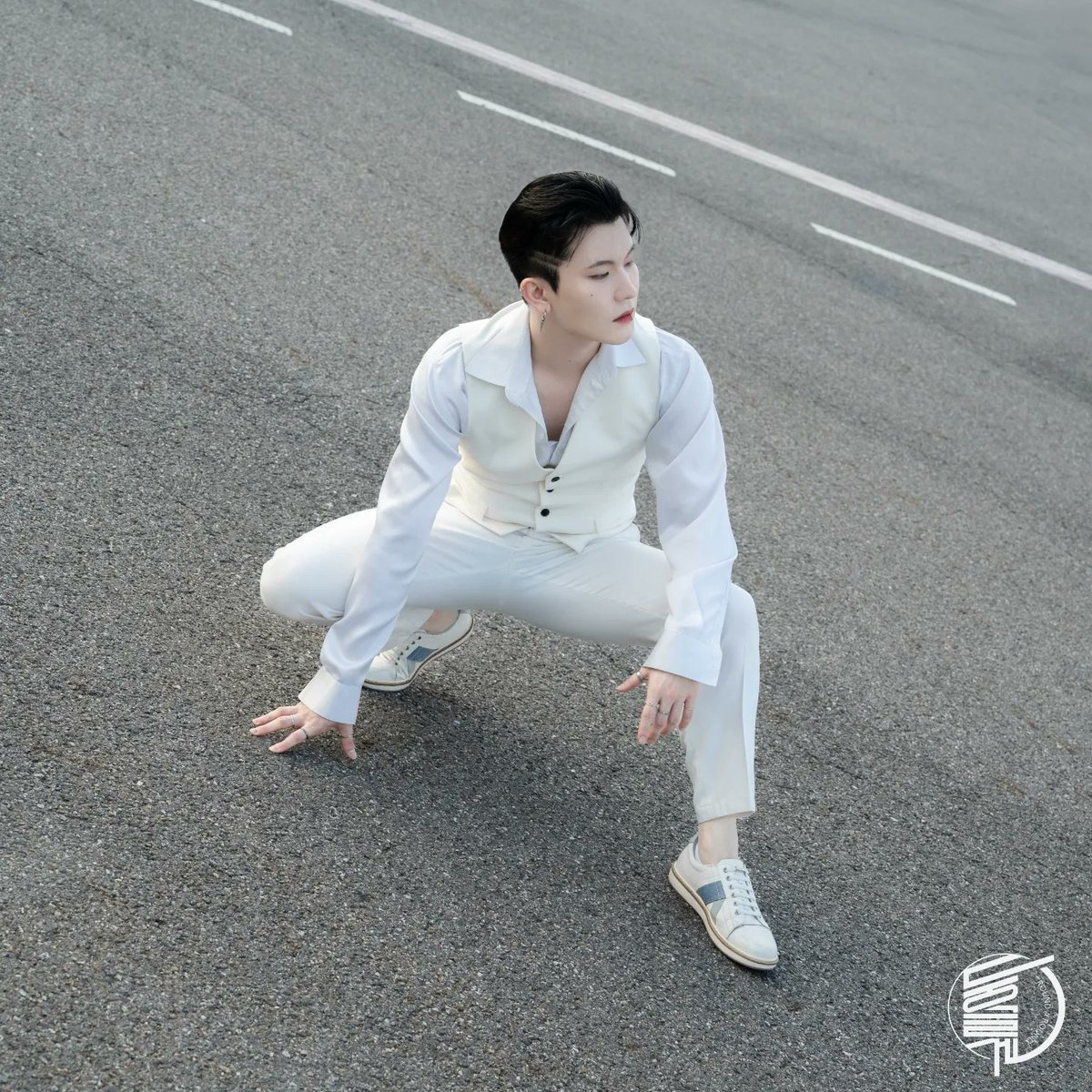 dst_official_'s tweet photo. DUSTIN - 4th Album
[Round A Round]
Concept #2 photo (Personal)
승기/Seung gi
.
.
#더스틴 #Dustin #더스텐 #Thestan #시우 #Siu #레이크 #Lake #승기 #Seunggi #하파엘 #Raphael #Comeback #4th #Album #둥글게 #RoundARound https://t.co/Tdfcs1Ow8R