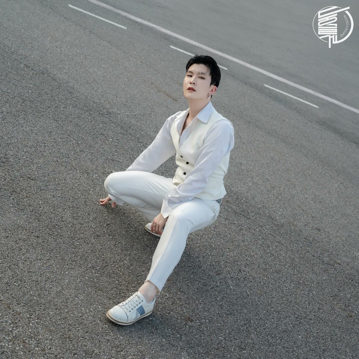 dst_official_'s tweet photo. DUSTIN - 4th Album
[Round A Round]
Concept #2 photo (Personal)
승기/Seung gi
.
.
#더스틴 #Dustin #더스텐 #Thestan #시우 #Siu #레이크 #Lake #승기 #Seunggi #하파엘 #Raphael #Comeback #4th #Album #둥글게 #RoundARound https://t.co/Tdfcs1Ow8R