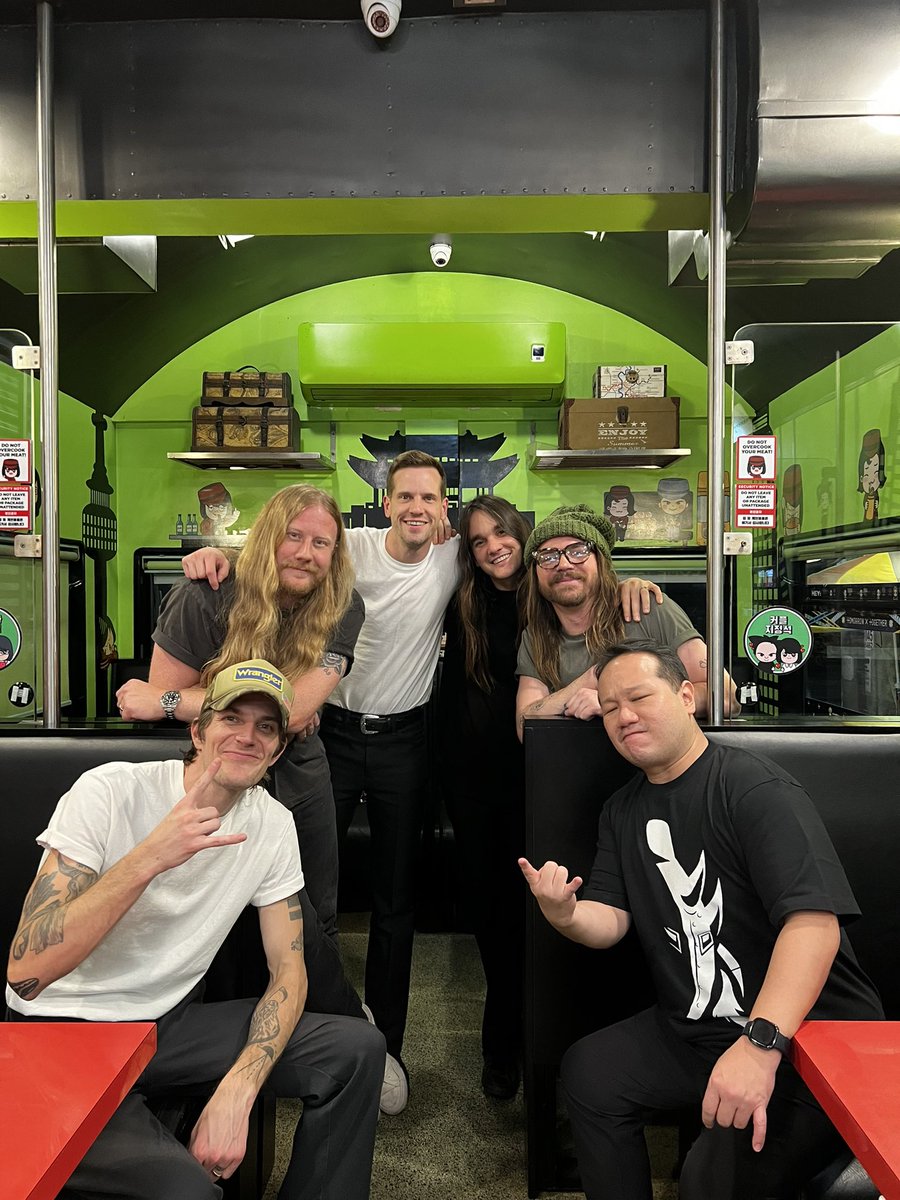 Vernon_Go's tweet photo. Welcome back boys! @themaine Time for a little bit of the old Rock 'n' Roll tonight eh? @johnmaine @patmaine @kennedymaine @garrettmaine @jaredmaine https://t.co/Y9aRIhaDla