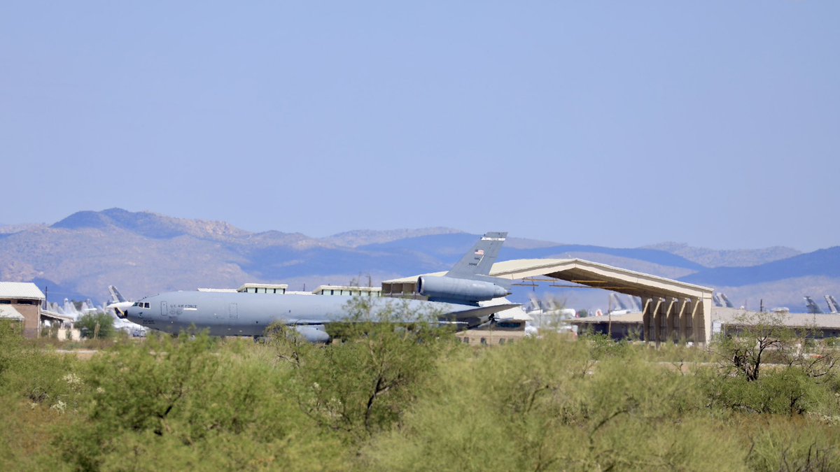 Boneyardsafari's tweet photo. This afternoon we bid farewell to the last Extender, KC-10A 79-1948 as she arrived in Tucson. #kc10legacy lives on. #kc10 #kc10a #kc10extender #usaf #aviationsafari #aviationpreservation #boneyardsafari https://t.co/l5N2jbpC4a
