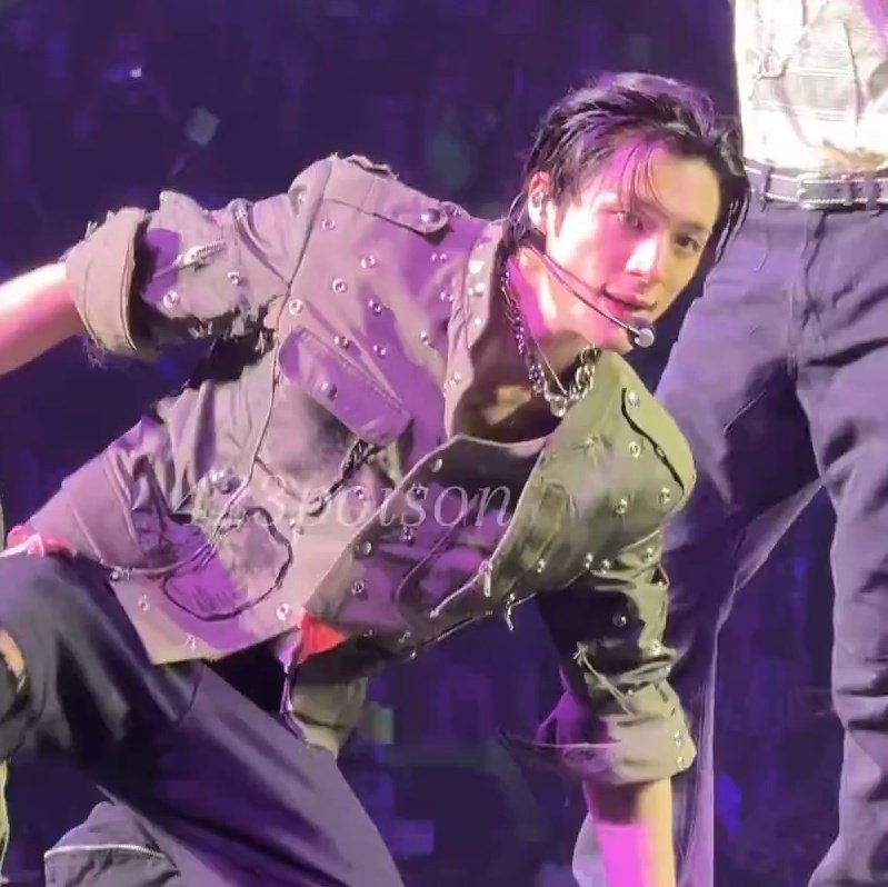 jungshasa's tweet photo. handsome                   and                     hot https://t.co/tYCFpmK7cD