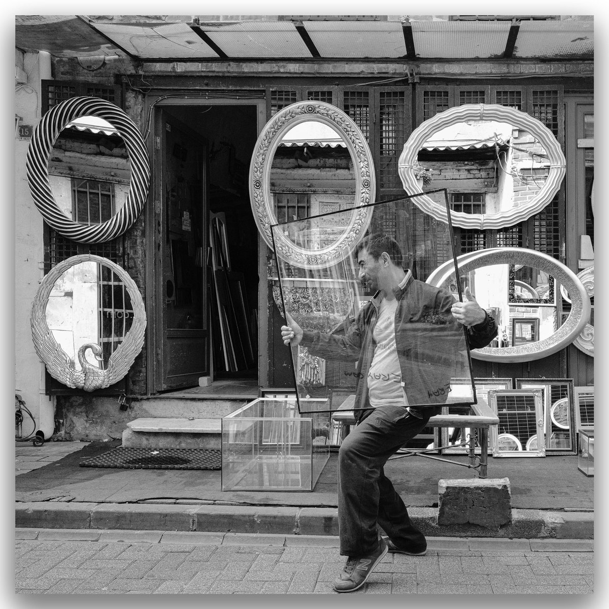 bjornmoerman's tweet photo. Off to the ISTANBUL STREET PHOTOGRAPHY FESTIVAL in a few days ... 

Presently registered for the David Gibson workshop on OCT 03 as well as a few talks at night. Which other street photogs will be there? #istanbulstreetphotographyfestival #davidgibson #x100vi #fujifilmme https://t.co/Jp9oWdAANL