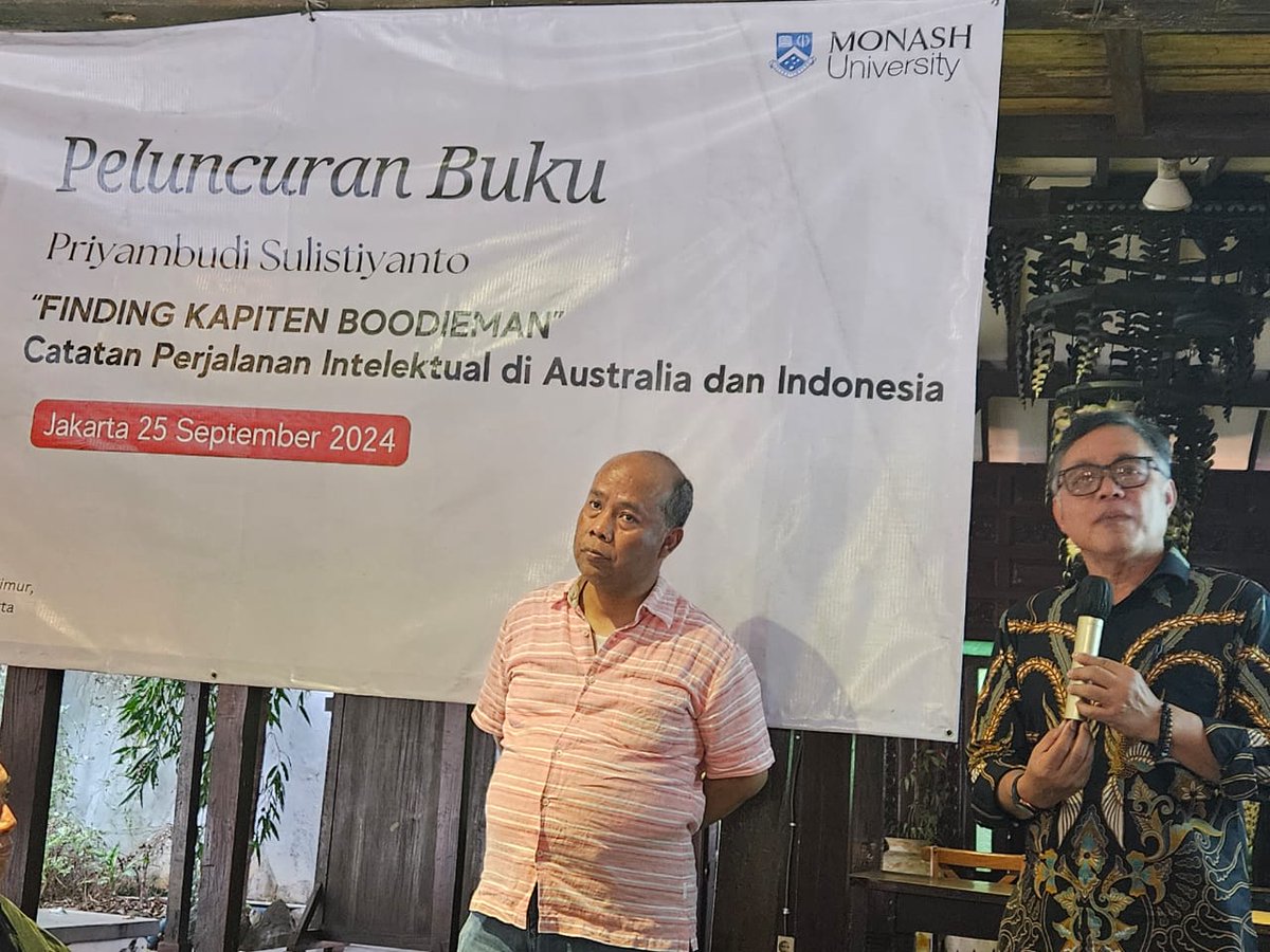 Thank you/TerimaKasih Ibu Prof. @lynetterussell for your support and kindness to all of us in #Makassar. These books and others are for you and for <a href="/GlobalEMonash/">Global Encounters Monash</a> <a href="/MonashUni/">Monash University</a> 🎉👍🙏😄 Safe travels #Makassan #Marege #2024