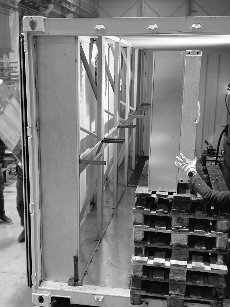 LukasPetricko's tweet image. Classic engineering always completes assembly. Of course it&apos;s secret, but it could be an energy gadget or even a secret super computer... ahem
#engineeringmatters