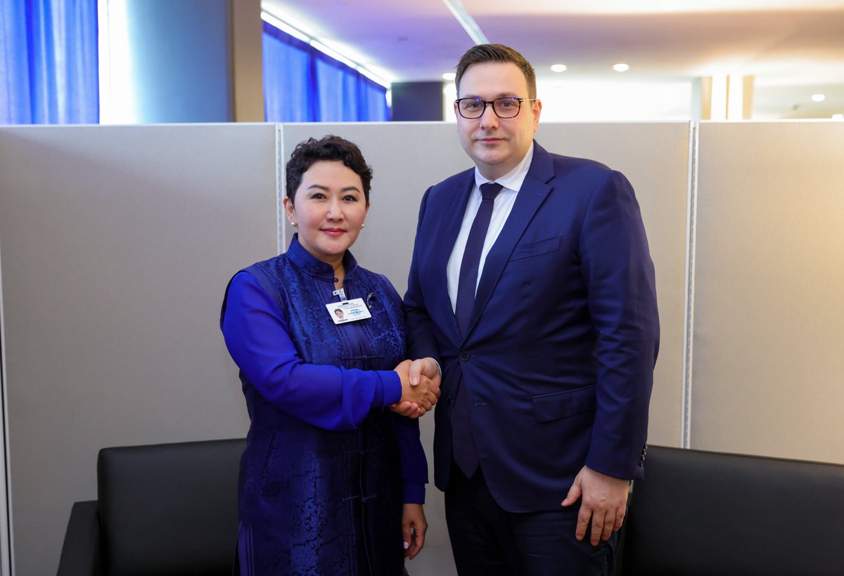MongolDiplomacy's tweet photo. ГАДААД ХАРИЛЦААНЫ САЙД Б.БАТЦЭЦЭГ ЧЕХ УЛСЫН ГАДААД ХЭРГИЙН САЙД ЯН ЛИПАВСКИТАЙ УУЛЗЛАА.
🔗https://t.co/9A8zPHvZdP

MINISTER FOR FOREIGN AFFAIRS OF MONGOLIA H.E. MS. BATTSETSEG MEETS WITH MINISTER OF FOREIGN AFFAIRS OF THE CZECH REPUBLIC H.E. MR. JAN LIPAVSKÝ https://t.co/nMSuaOlK48