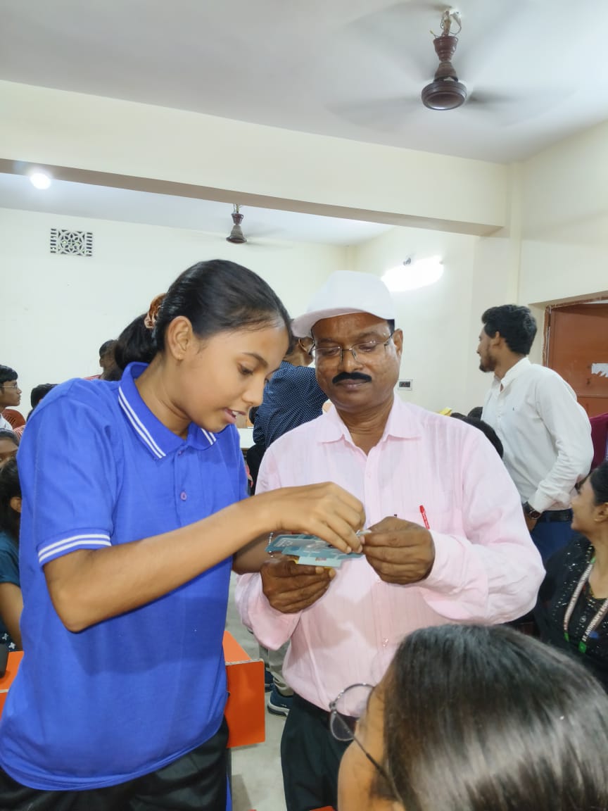 dranuharshal's tweet image. Celebrating 104 of Ishwar Chandra Vidyasagarji #Jamtara #Jharkhand #Foldscope wrkshop St.Anthonys School we spoke abt #AMR #Resistance #Microbes #WASH #handhygiene #coexistence #superbugs @SaSuperbugs
@PrakashLab @mygovindia @AMResistance @gardp_amr @biopatrika @TeamFoldscope