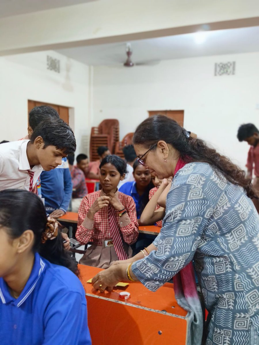 dranuharshal's tweet image. Celebrating 104 of Ishwar Chandra Vidyasagarji #Jamtara #Jharkhand #Foldscope wrkshop St.Anthonys School we spoke abt #AMR #Resistance #Microbes #WASH #handhygiene #coexistence #superbugs @SaSuperbugs
@PrakashLab @mygovindia @AMResistance @gardp_amr @biopatrika @TeamFoldscope