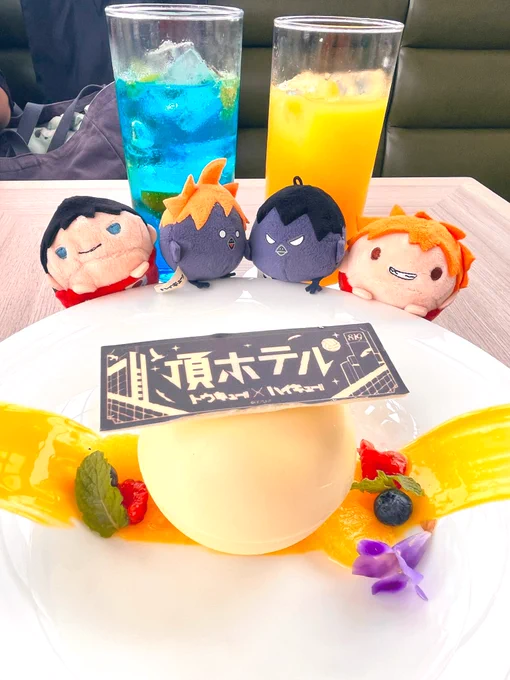 頂ホテルカフェ〜!!めっちゃ立派だった〜!!コースター、交換+自引きでなんとかなったよ〜!フォロワーさんの言ってた「コースターまとめてきますよ」の意味がわかってめっちゃ笑ってしまった(笑)あとで描くね(笑)
