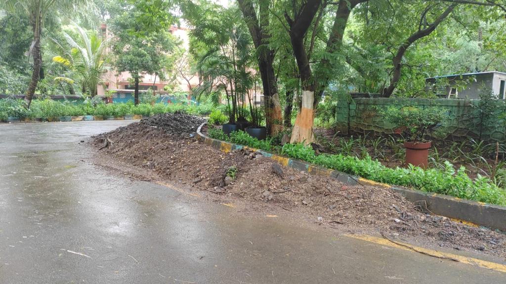 ठाण्यातील १२ बंगला परिसरात हा राडारोडा गेले महिनाभर पडून आहे. <a href="/TMCaTweetAway/">Thane Municipal Corporation - ठाणे महानगरपालिका</a> <a href="/malavi_sandeep/">Sandeep Malvi</a>  गांभीर्याने लक्ष घालून योग्य टी कार्यवाही करण्यात यावी. #thane #tmc #tkdab