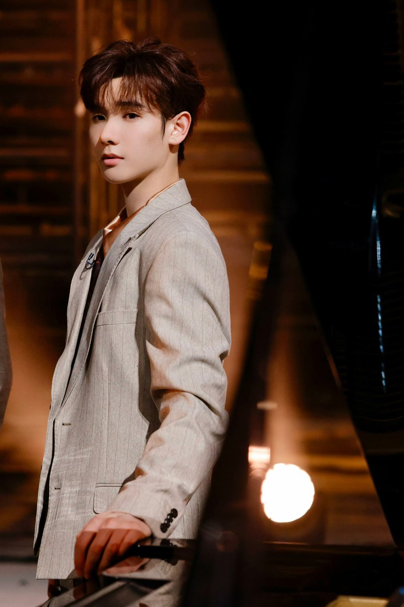 InsightArtistTH's tweet photo. #NINE ✖️ #CallMeByFire
📸 ภาพจากสเตจ《寓言》ของนายในรายการ‘Call Me By Fire 4’ 

NNINE ONFIRE EP8
#CallMeByFire4
#披荆斩棘 #披荆斩棘4 
#นายท่านกรชิต #高卿尘 #GaoQingchen https://t.co/TFtmjf1OJY