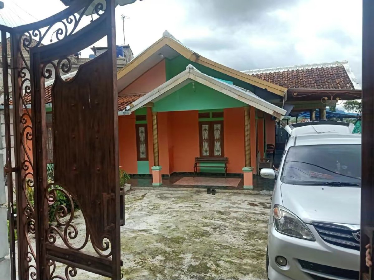 inimiwi's tweet photo. Dijual Rumah Daerah Ciwidey - Kab. Bandung
Luas Tanah ±250M
Lokasi Hook Pinggir Jalan Raya
Ada Garasi Mobil (Cukup 2/3 Mobil)
Tersedia :
1. 3 KT
2. 1 RT
3. 1 RK
3. 2 KM

Boleh komen atau DM ya
#JualRumah #JualRumahBandung #Ciwidey #Bandung https://t.co/mPdy6dRENs