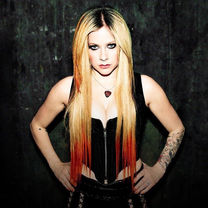 PopBase's tweet image. Happy 40th birthday to the iconic Avril Lavigne.