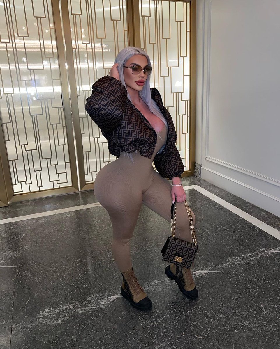 realmkbella's tweet photo. Fendi print on cause I don’t be giving 2 f’s 🤪🤷🏼‍♀️ @fashion @FashionNova #Zelensky #Rihanna #viral #cruvy @models https://t.co/ztpN6CyG6L
