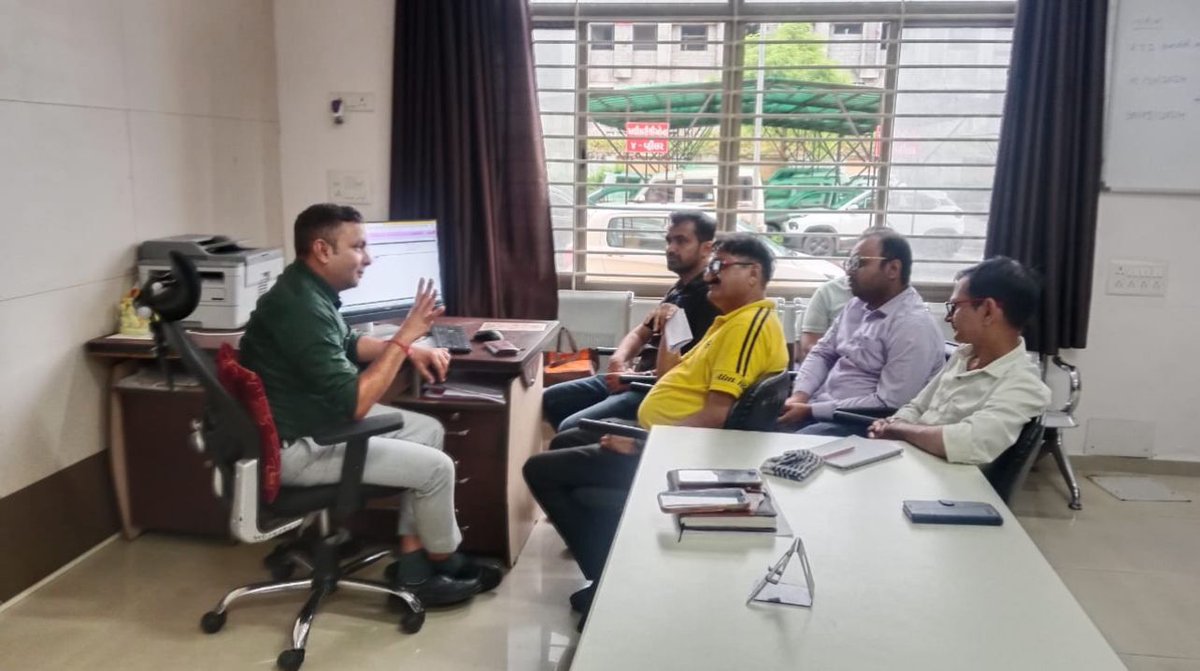 IecArvalli's tweet photo. ગતરોજ અધિક જીલ્લા આરોગ્ય અધિકારીશ્રી એ જીલ્લા અને પ્રાથમિક આરોગ્ય કેન્દ્રના ફાર્માસિસ્ટ સાથે #ઈ-ઔષધિ અને #FPLMIS  કામગીરી માટે ચર્ચા કરવામાં આવી હતી.

@CollectorArvali 
@DdoArvalli 
@Cdho_Arvalli 
@jhparmar74 
@NHMGujarat 
@GujHFWDept https://t.co/1LJfzccb5p