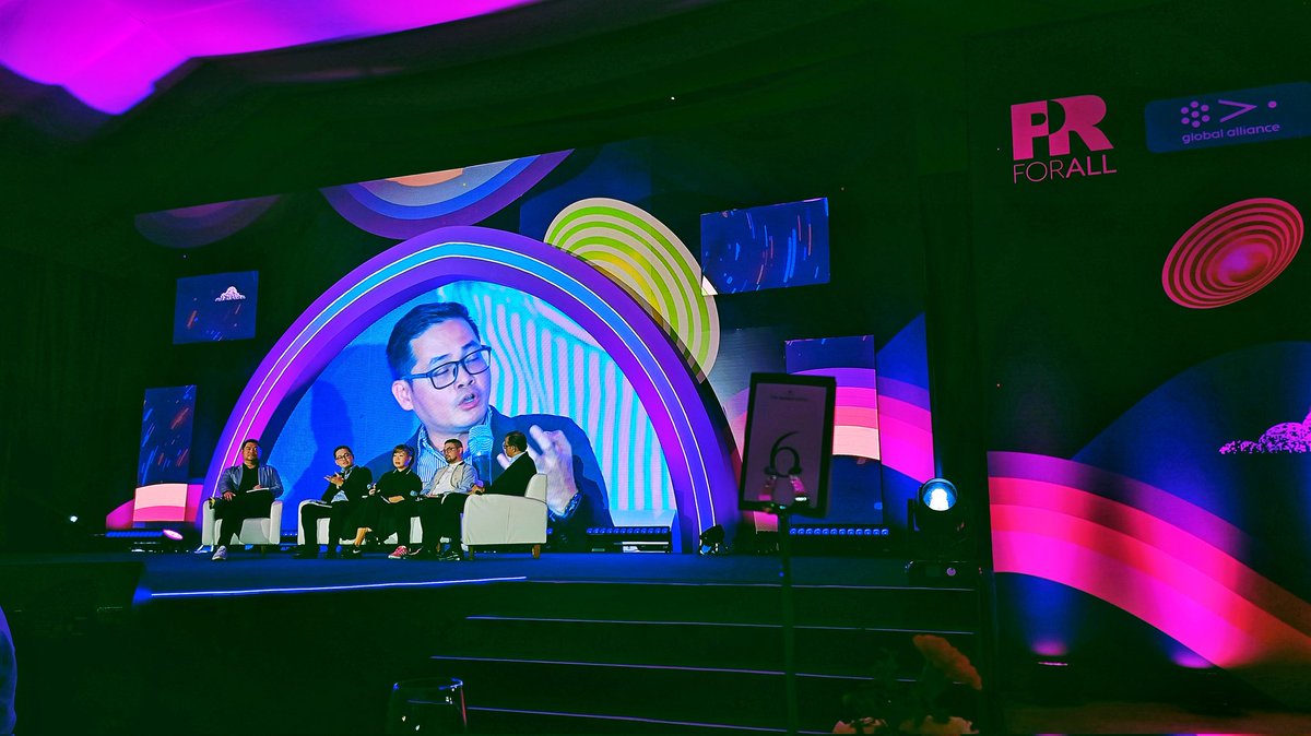 RioferioDeivid's tweet image. FROM THIS SESSION: 1) Those who control the platform control the narrative. 2) Articial Intelligence won&apos;t win the pitch. 3) YouTube says 79% of Filipinos are screenless; they just listen to the audio of the video.

Into The Unknown
31st National PR Congress
PRSP 
#PRForAll