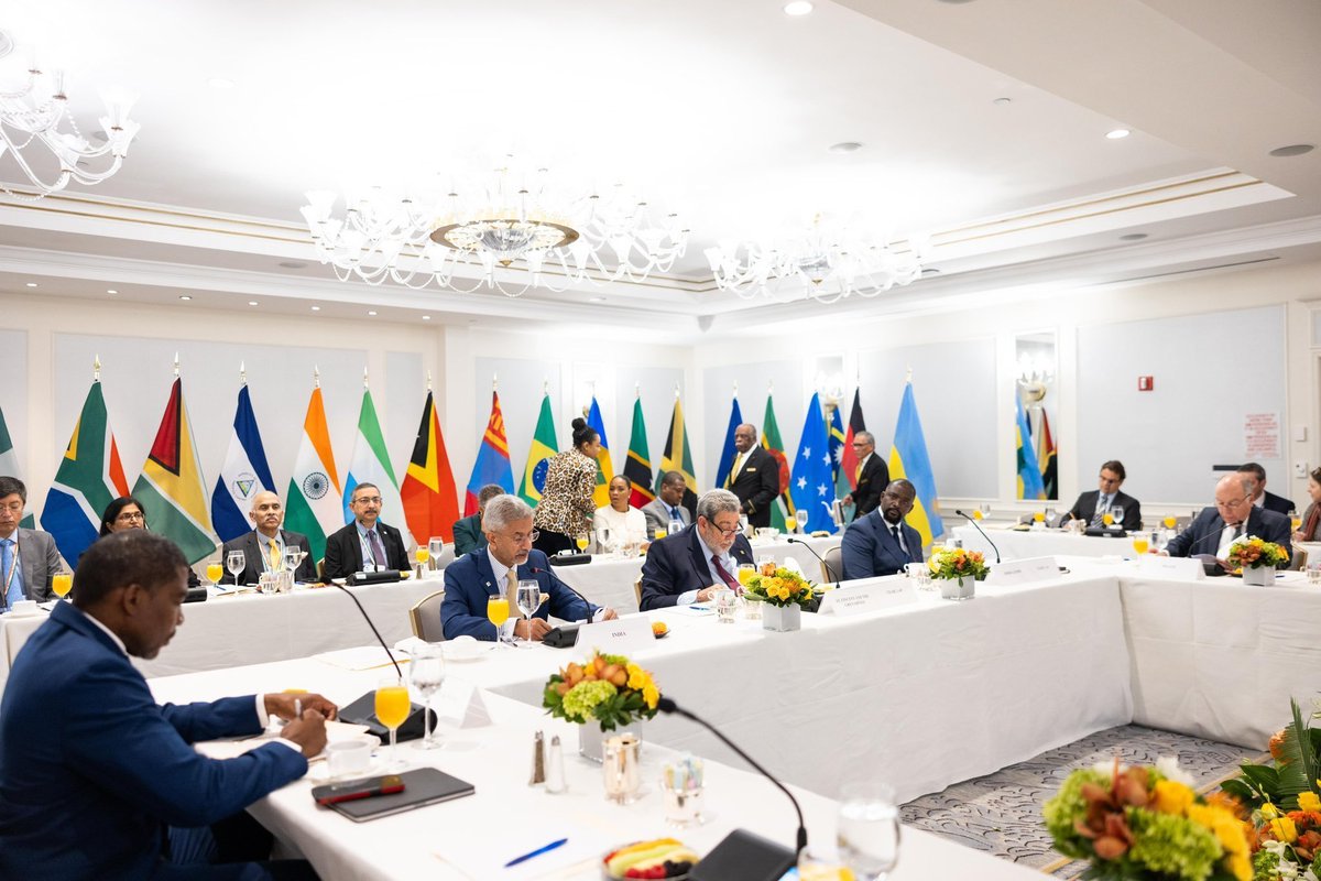 DDIndialive's tweet image. External Affairs Minister @DrSJaishankar attended the First-ever Joint Ministerial Meeting of L-69 and C-10 groupings of nations. 

#UNGA79 #UNSCReforms

@MEAIndia