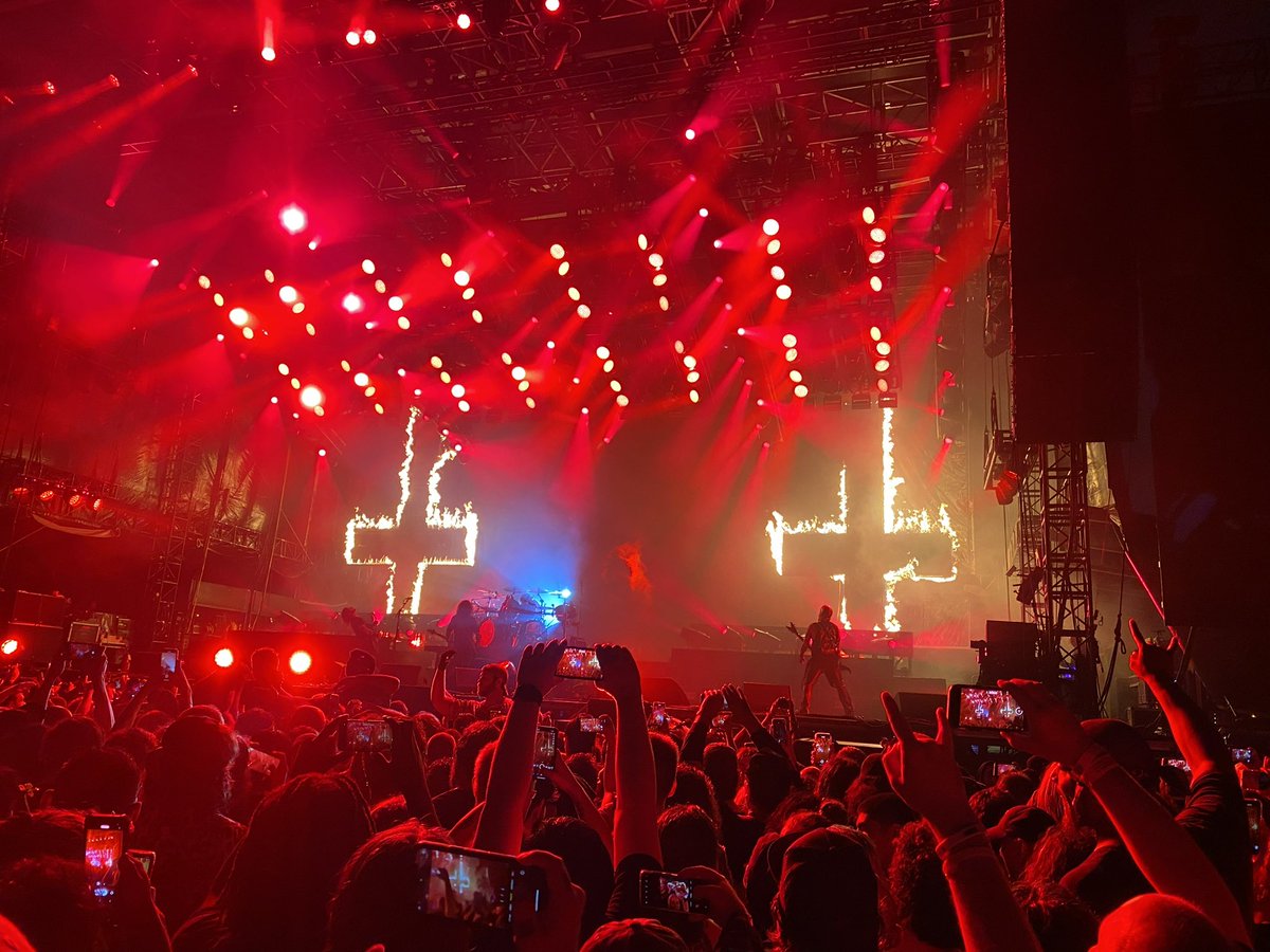 JDlovesMetal's tweet photo. It was fucking awesome.🤘🏻

#Slayer #Reunited https://t.co/8Ad8rj94ph