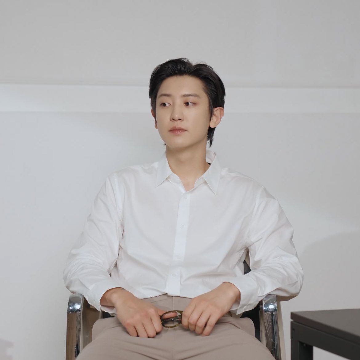 oshcuddles's tweet photo. PARK CHANYEOL LOOKING THIS FINE!!!!!! 🫠

#PENSHOPPExCHANYEOL https://t.co/5kgLEO7rOV