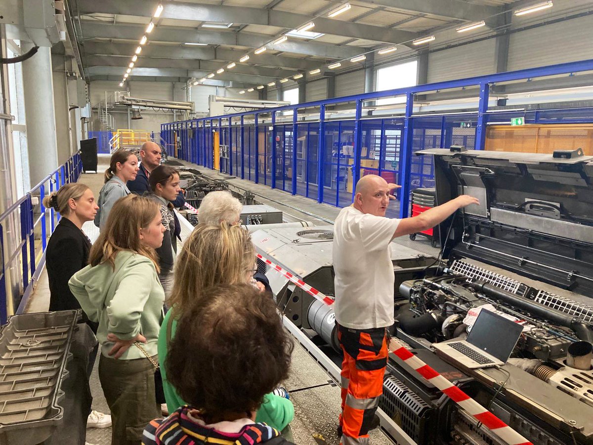 📣 le week-end dernier, le centre de maintenance de Granville ouvrait ses  portes  🚉🦺

Toute l’équipe s’est mobilisée pour présenter aux 180 visiteurs notre matériel et comment nous l’entretenons 👷🏽👷🏾‍♀️

#TeamTrain #JEP <a href="/SNCFVoyageurs/">SNCF Voyageurs</a>  <a href="/train_nomad/">SNCF NOMAD TRAIN</a> <a href="/GroupeSNCF/">Groupe SNCF</a>  <a href="/MinistereCC/">Ministère de la Culture 🇫🇷</a>