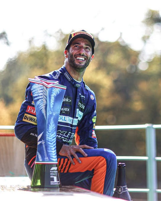 GambitGirl01's tweet photo. To the guy who proved it through and through that you can still be good at what you do and enjoy and savour every moment
The amount of joy you brought to everyone's lives is immense and can't be put into words
So incredibly grateful and honoured to be a part of Ricciardo nation❤️ https://t.co/o0sff81T1Q