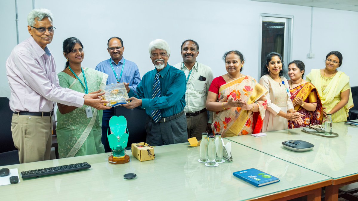 GITAM_msr's tweet image. 𝗘𝗻𝗵𝗮𝗻𝗰𝗶𝗻𝗴 𝗘𝗱𝘂𝗰𝗮𝘁𝗶𝗼𝗻 𝘁𝗵𝗿𝗼𝘂𝗴𝗵 𝗚𝗲𝗻𝗲𝗿𝗼𝘀𝗶𝘁𝘆
Dr. Padmanabhan Batmanabane, a renowned anatomist, created anatomical models of the middle ear and larynx.
@GITAMUniversity 
.
.
#otolaryngology #healthcareeducation #gimsr