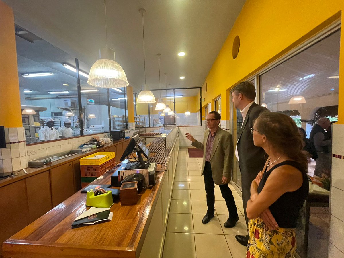 Opening of Steans Beans coffee roastery ☕️ by Balozi Henk Jan and visit to the renovated and upscaled Bbrood bakery 🥯 (Magadi Road).   

The beans used by owner Stean get sourced from small-scale Kenyan 🇰🇪 farmers and are freshly roasted at the shop 

#coffee #BBROODKenya