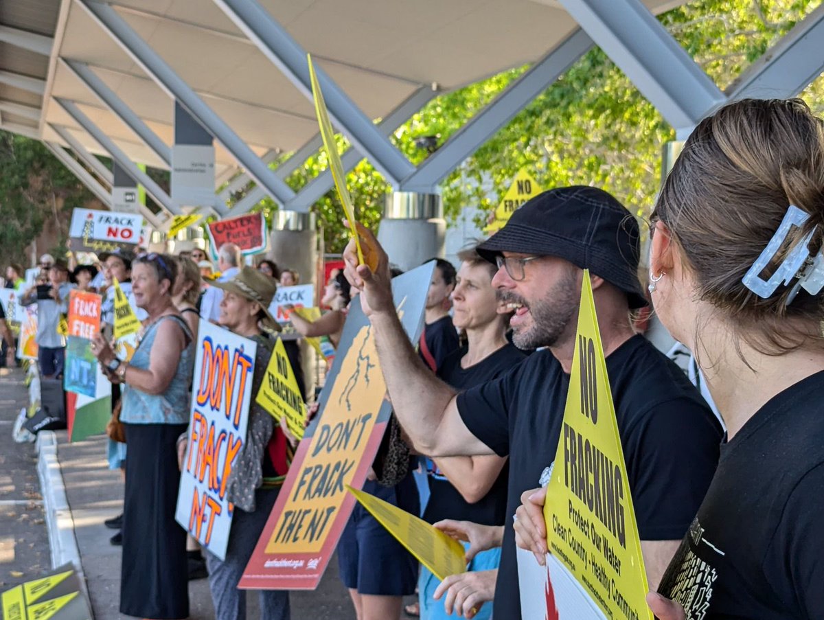 Governments are steamrolling us and going ahead with fracking despite strong, persistent concerns. When will <a href="/MadeleineMHKing/">Madeleine King MP</a> and <a href="/tanya_plibersek/">Tanya Plibersek</a> start to prioritise what Australians want and keep fossil fuels in the ground and stop gifting our resources for little benefit.
