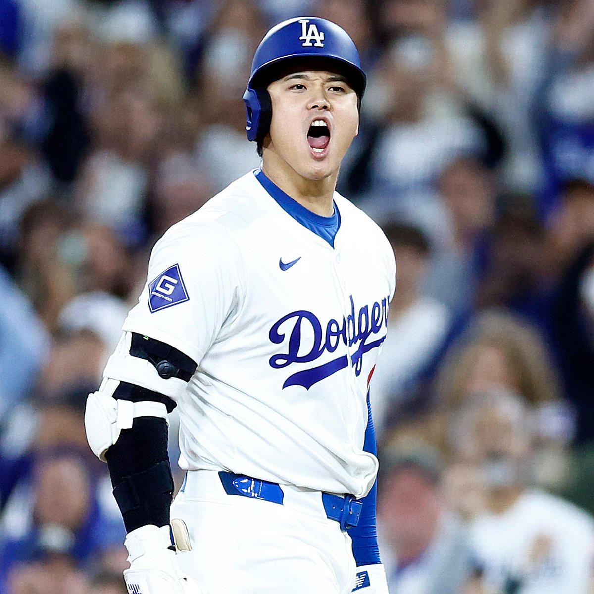 Shohei Ohtani is the FIRST PLAYER since 2001 to reach 400 total bases🤯

Ohtani's historic season continues 👏 <a href="/BRWalkoff/">B/R Walk-Off</a>