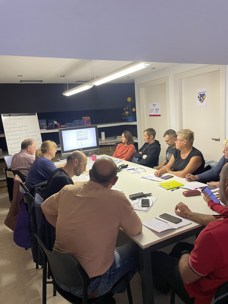 L@s alumn@s  del itinerario “Asistencia técnica en montaje y mantenimiento de equipos eléctricos, electrónicos y electromecánicos” subvencionado por Diputacion Foral de Bizkaia y promovido por <a href="/NegoBide/">NegoBide CENV</a> junto a <a href="/Ukrania_SOS/">UkraniaSOS - EUSKRANIA</a> , comparten conocimientos teóricos y prácticos