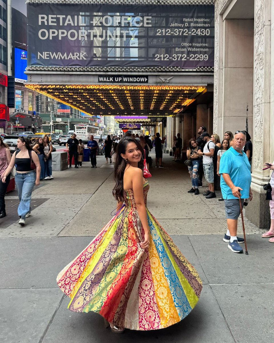 masalauae's tweet photo. @anushkasen_04 makes history as the first Indian artist to perform live at Times Square, NYC! 🎤✨ 

Her debut as a singer in the West was a special collaboration with #AYYoung, UN Young Leader for SDGs, as part of the ''Battery Tour.'' 🩷

#AnushkaSen #TimesSquare #BatteryTour https://t.co/7XOPHC4YRN