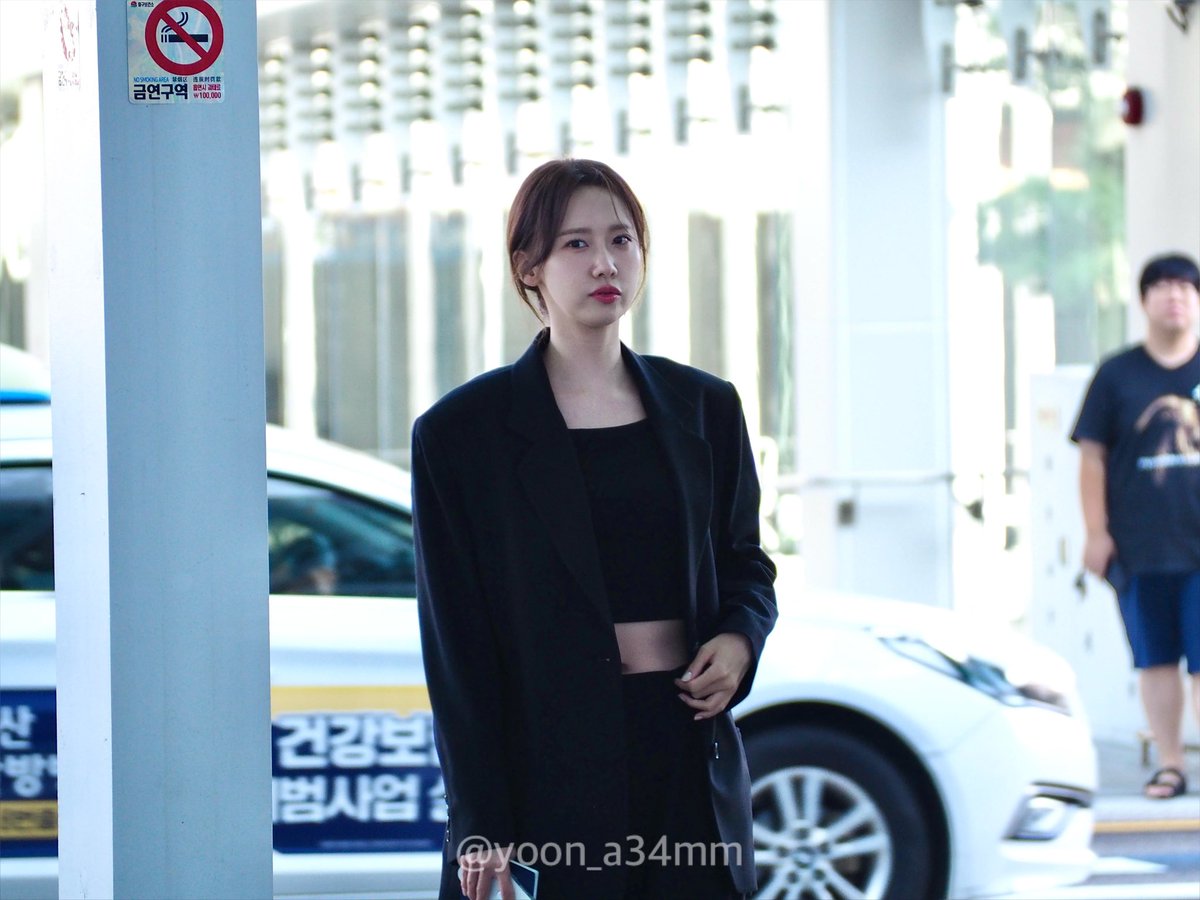 yoon_a34mm's tweet photo. 윤아 인천공항출국✈️💕240927

すごい不機嫌に見える写真撮れちゃったんだけど
これもこれでかわいいぃぃい〜！！💁🏻‍♀️🫰🏻

#YOONAxValentinoSS25 #ValentinoSS25 
#LimYoonA #YoonA #ParisFashionWeek 
@MaisonValentino https://t.co/yrtoTVyLgK