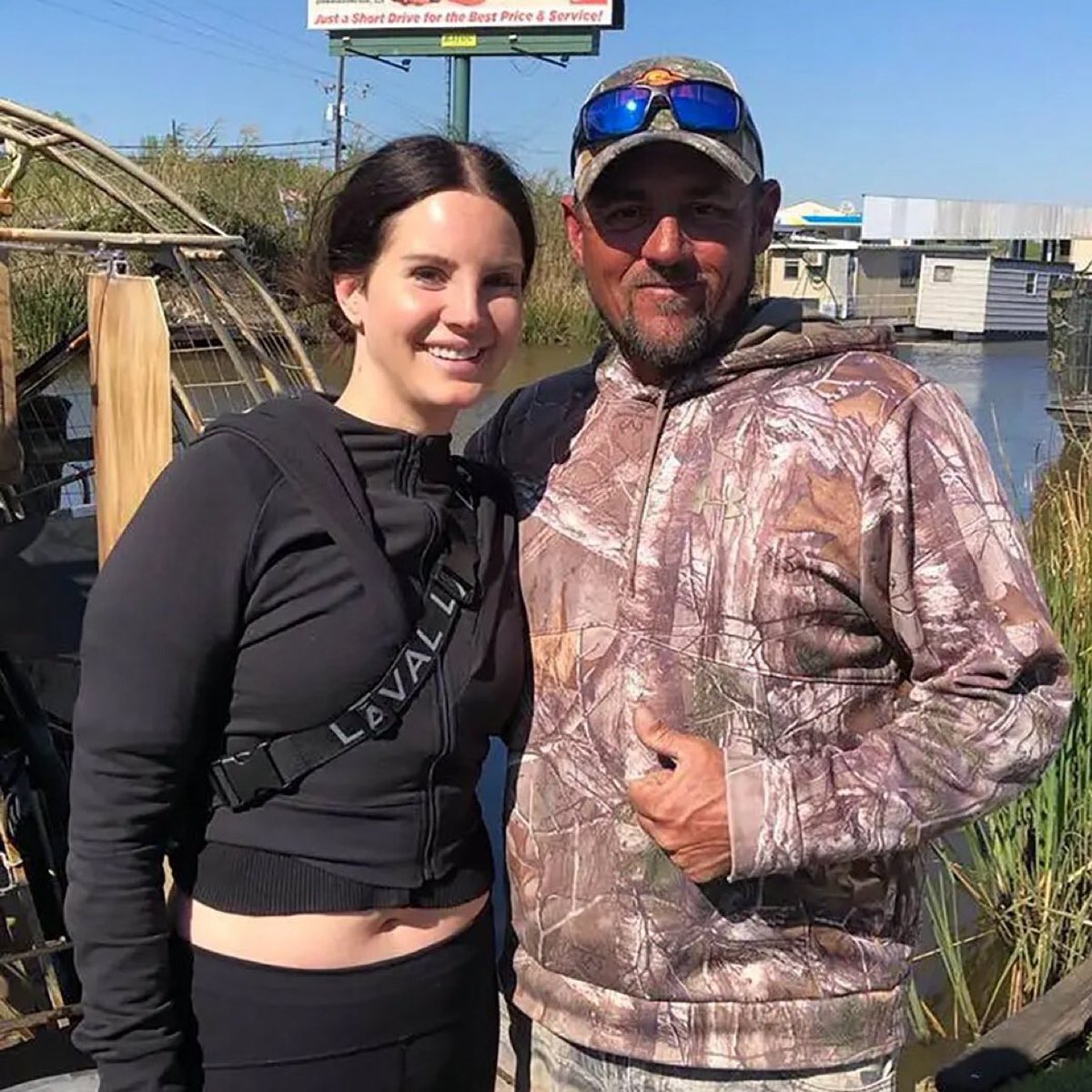PopCrave's tweet photo. Lana Del Rey got married to alligator tour guide Jeremy Dufrene today. https://t.co/BGEfqenUea