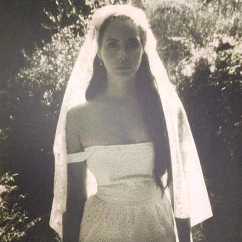 PopCrave's tweet photo. Lana Del Rey got married to alligator tour guide Jeremy Dufrene today. https://t.co/BGEfqenUea