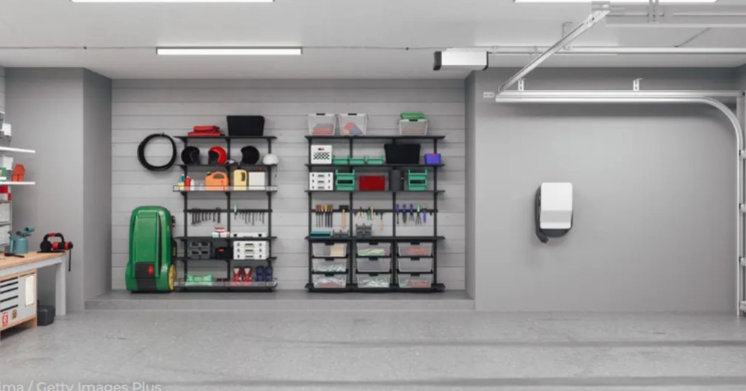 realopedia's tweet photo. If a homeowner wants a greener garage, experts suggest starting with better insulation.

https://t.co/X4kEXaRroL https://t.co/qoV0z189sE