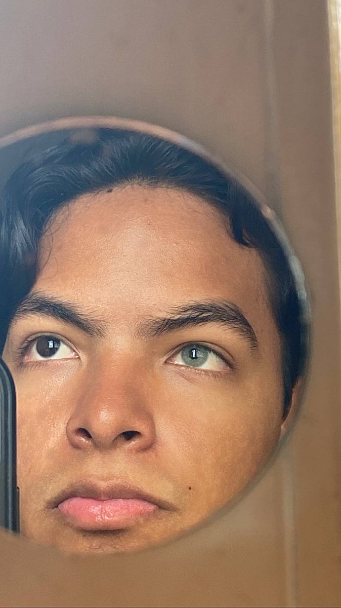 soychamitoloco_'s tweet photo. Mi bendición y mi maldición fue haber usado unos fucking lentes de contacto 

(dependo de ellos) https://t.co/oFaKbKpoUr