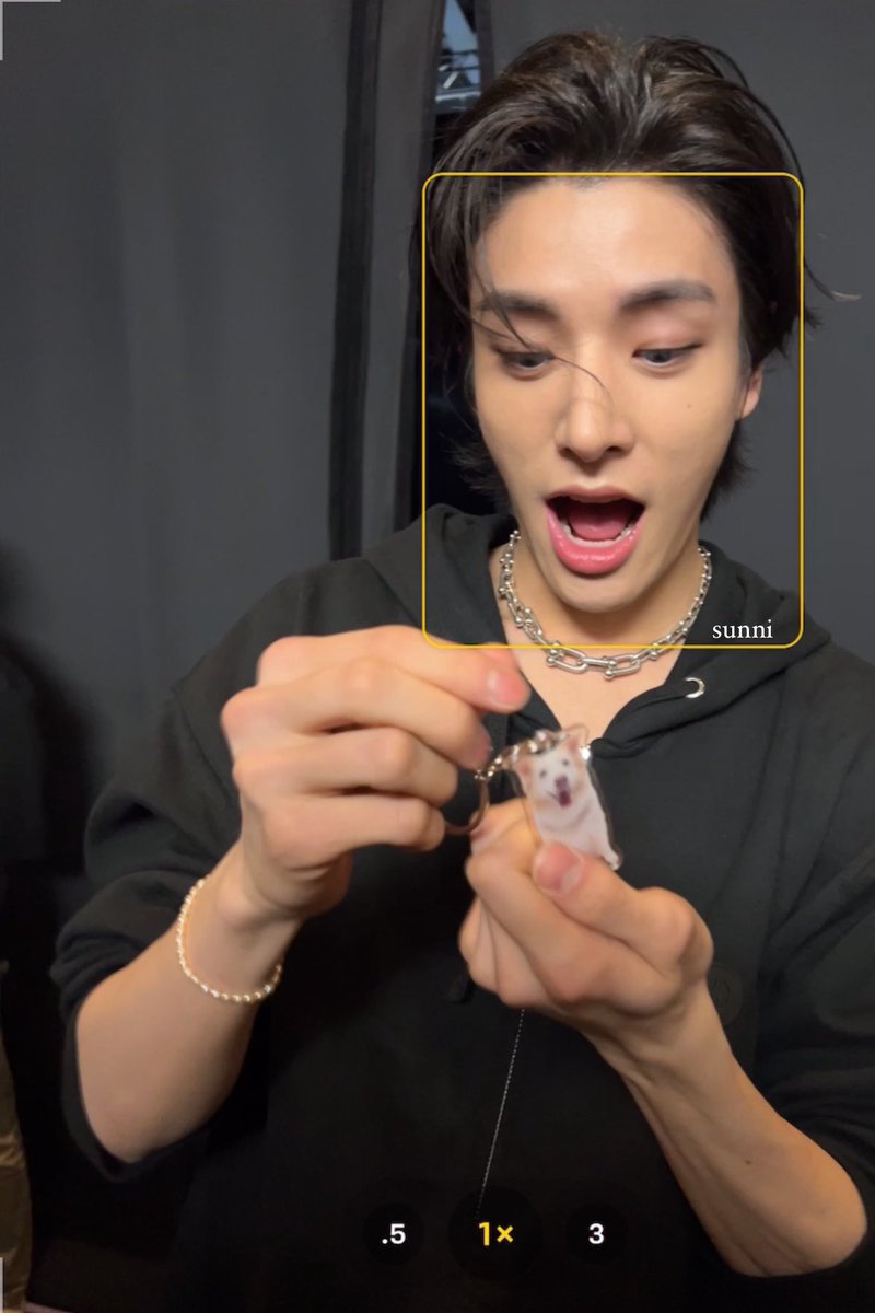 PUPPYJ4KEY's tweet photo. cutie with the layla keychain 🥹🤏 https://t.co/Loq6qLQ8Rz
