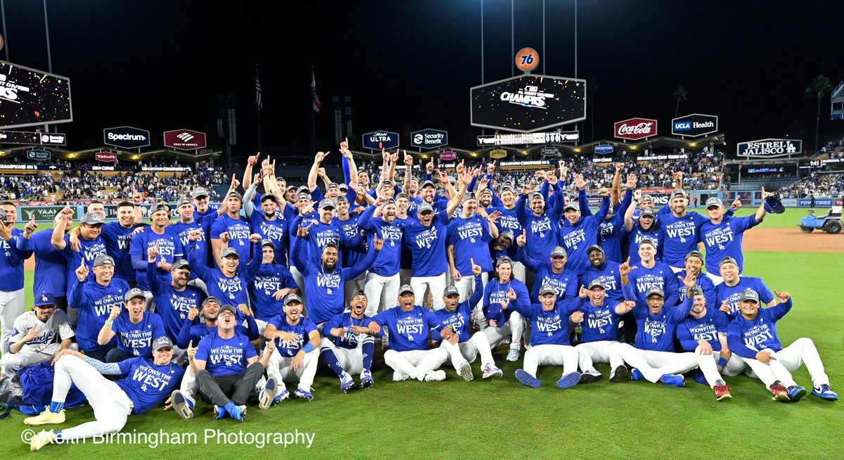 photowkb's tweet photo. Los Angeles Dodgers defeat the San Diego Padres 7-2 and win the western division at Dodger Stadium in Los Angeles. @mlb #mlb @dodgers #dodgers @padres #padres #basball @billplunkettocr @NikonUSA #nikon @baseballphotogs @InsideSoCalSpts https://t.co/pEmtDYgRmG