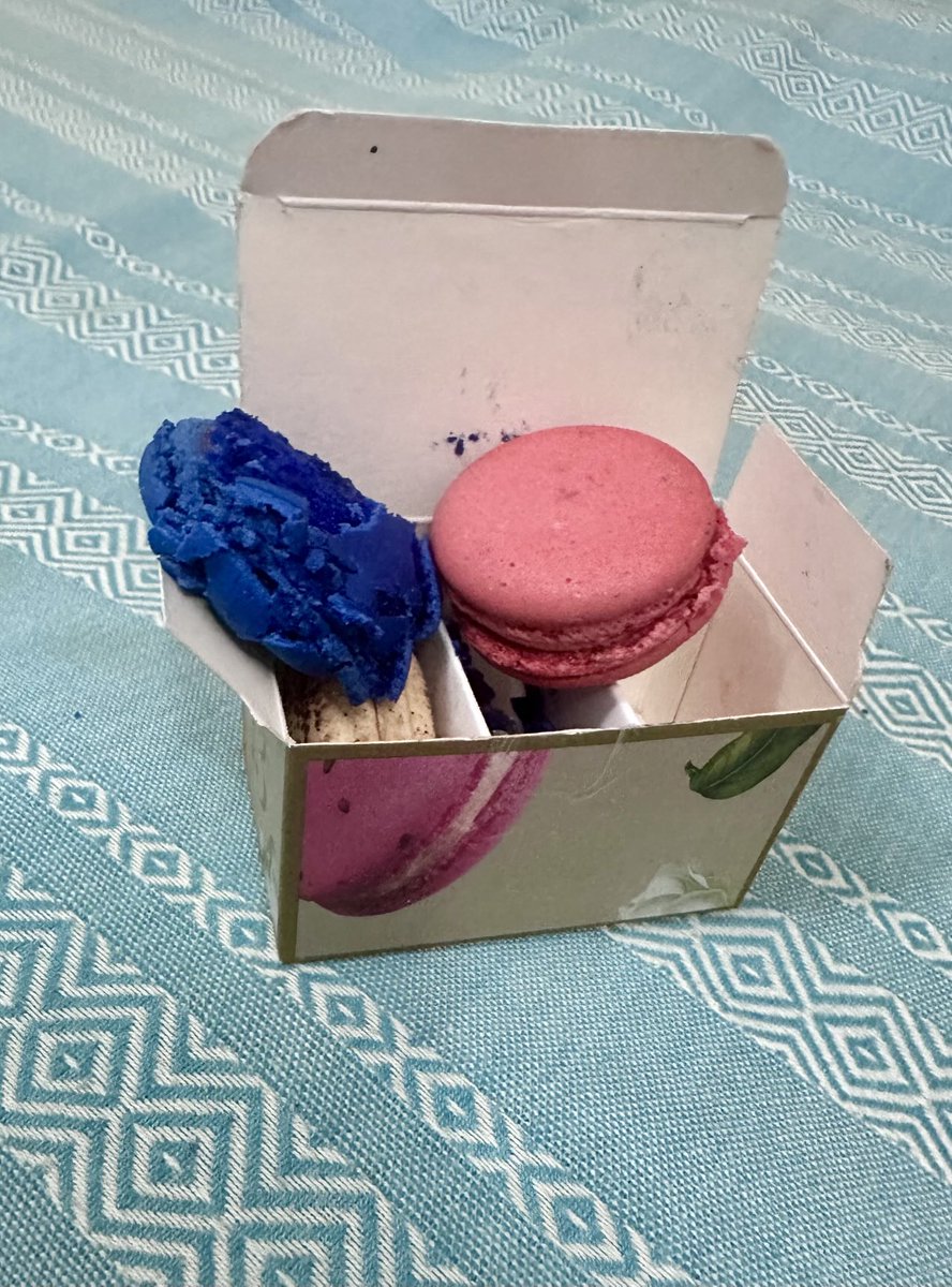 atiyaz's tweet image. I can have every day.
Any time of the day.
#Macaroons
