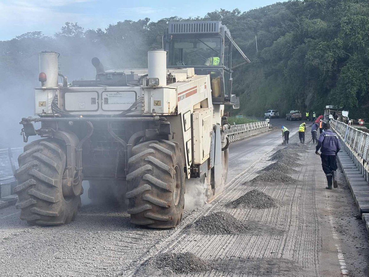 CRSGUganda's tweet photo. #KarumaUpdates Karuma bridge works on going @UNRA_UG https://t.co/BASdARtXv4