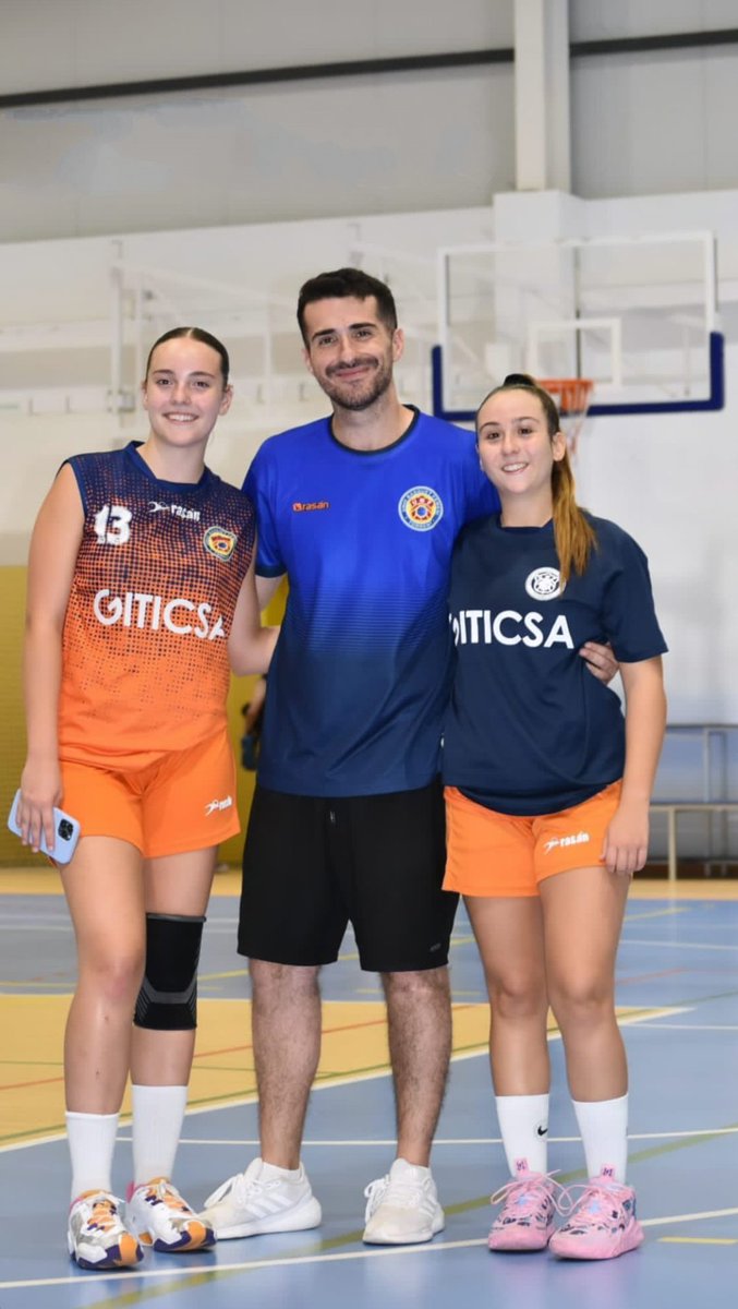 UBFTorrent's tweet photo. Empezamos jornada "nocturna" de 🏆 con victorias de Cadete A y Senior A.
Estreno con el Senior de nuestras Junior Alicia y Ana.

#baloncestofemenino https://t.co/jatRQcmAIT