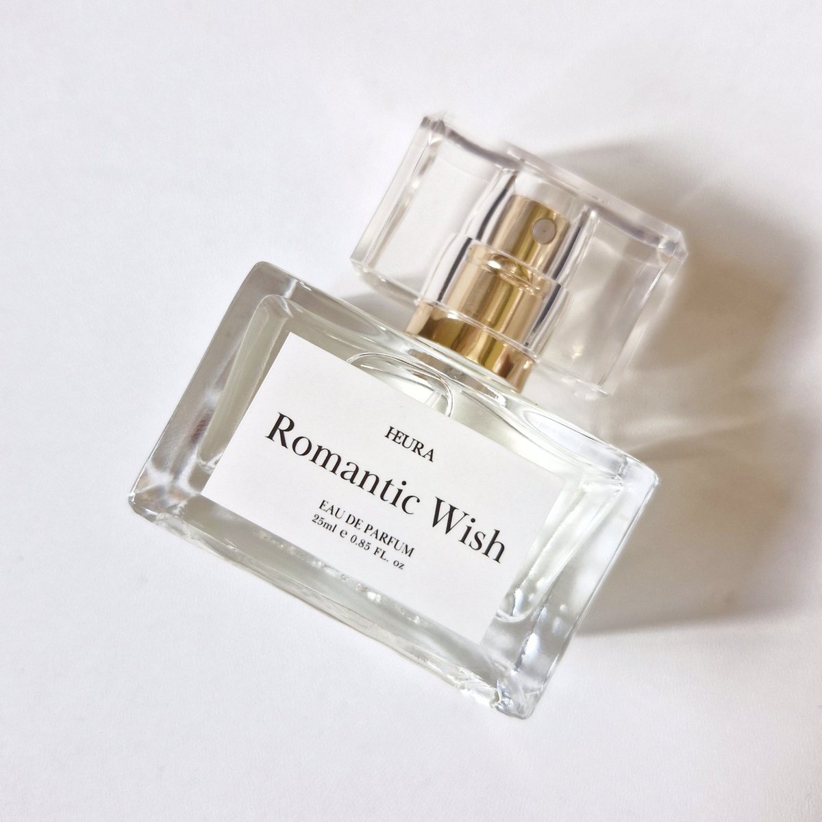 bstry_'s tweet photo. Masih gak percaya parfum secantik ini, dengan packaging yang proper harganya gak sampe 100k 😌😙

Liat deh, so pretty ♡

Kenalin ini Romantic Wish dari @HeuraOfficial

#AScentToRemember #HeuraOfficial #ParfumHeura https://t.co/FiRa5wjXV2
