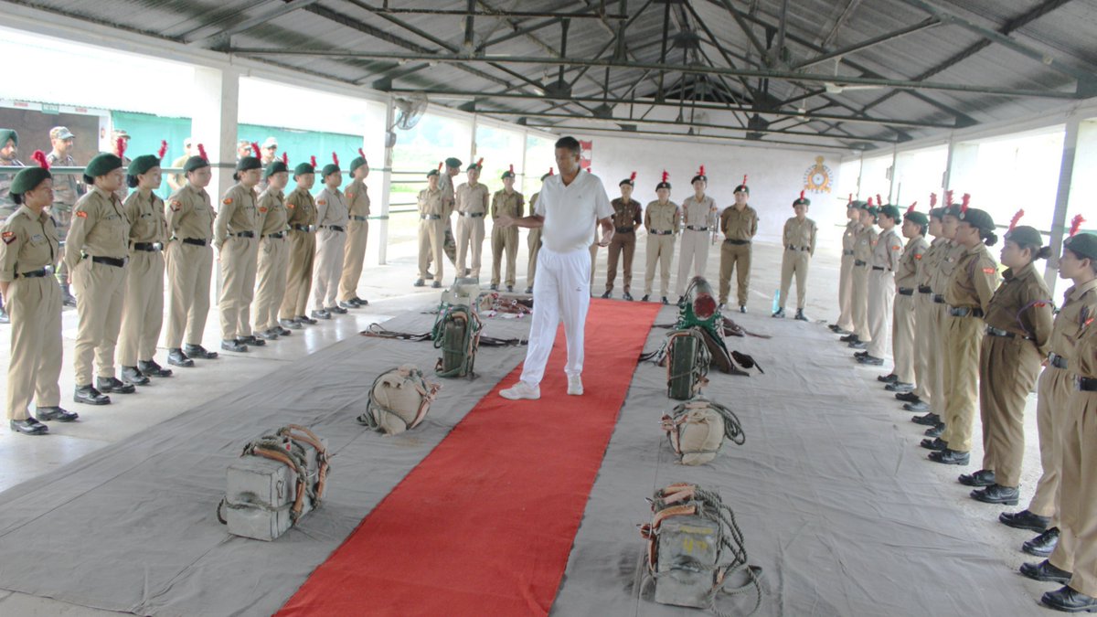 Spearcorps's tweet photo. #SpearCorps, #IndianArmy organised  #ShowJumping and #TentPegging for 34 #NCC Girl Cadets at Lekhapani, #Assam.
The event instilled thrill and excitement amongst the #Cadets, who expressed keen interest in learning the nuances of Horse Riding from the soldiers. 
The experience fostered the motivation among #Cadets to join the #IndianArmedForces.

@adgpi
@easterncomd
@nccner 

Facebook - https://t.co/LGKCPIR2Ik

Instagram - https://t.co/Ao47MunJEB