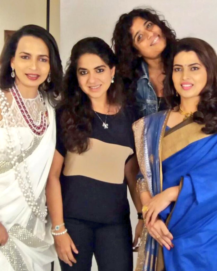 ShainaNC's tweet photo. I am every woman , a song by #whitneyhouston that resonates with all of us @RujutaDiwekar @mymalishka @PoonamSandu all in @ShainaNC of course 😉#whitneyhoustonforever https://t.co/MZYdL2wH5x