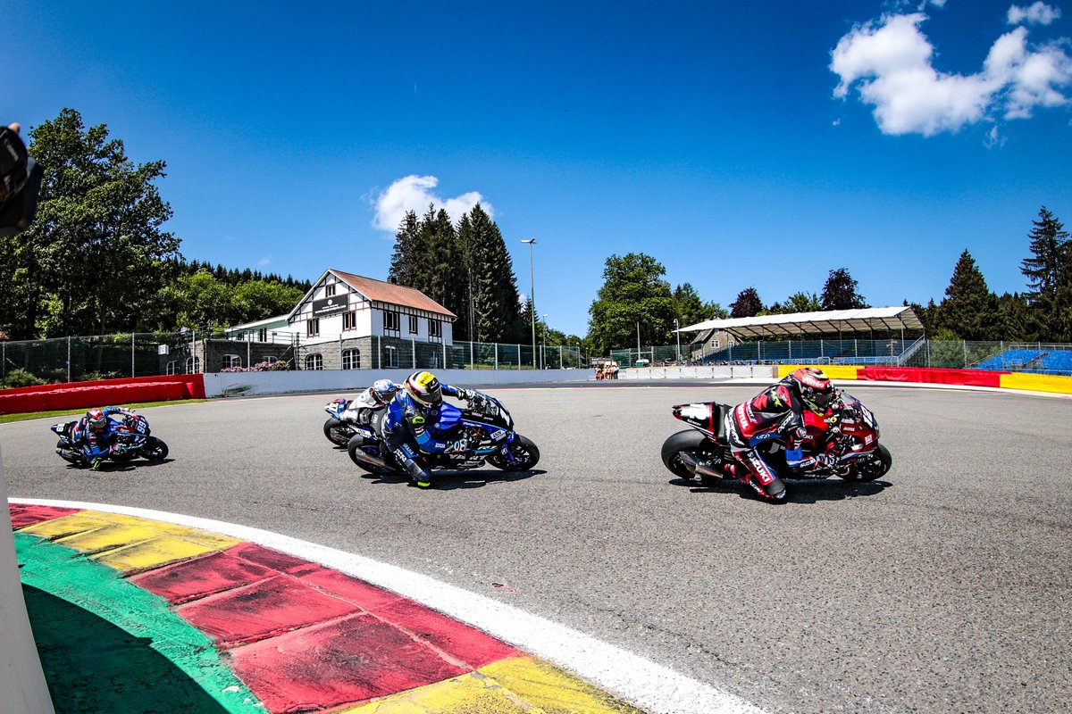 AlessioPiana130's tweet photo. 📆 #FIMEWC Calendario 2025

19-20 aprile #24hMotos 🇫🇷

7 giugno #8hSpaMotos 🇧🇪 

3 agosto #Suzuka8hours 🇯🇵 

20-21 settembre #BoldOrMoto 🇫🇷 https://t.co/OkB0umbwac