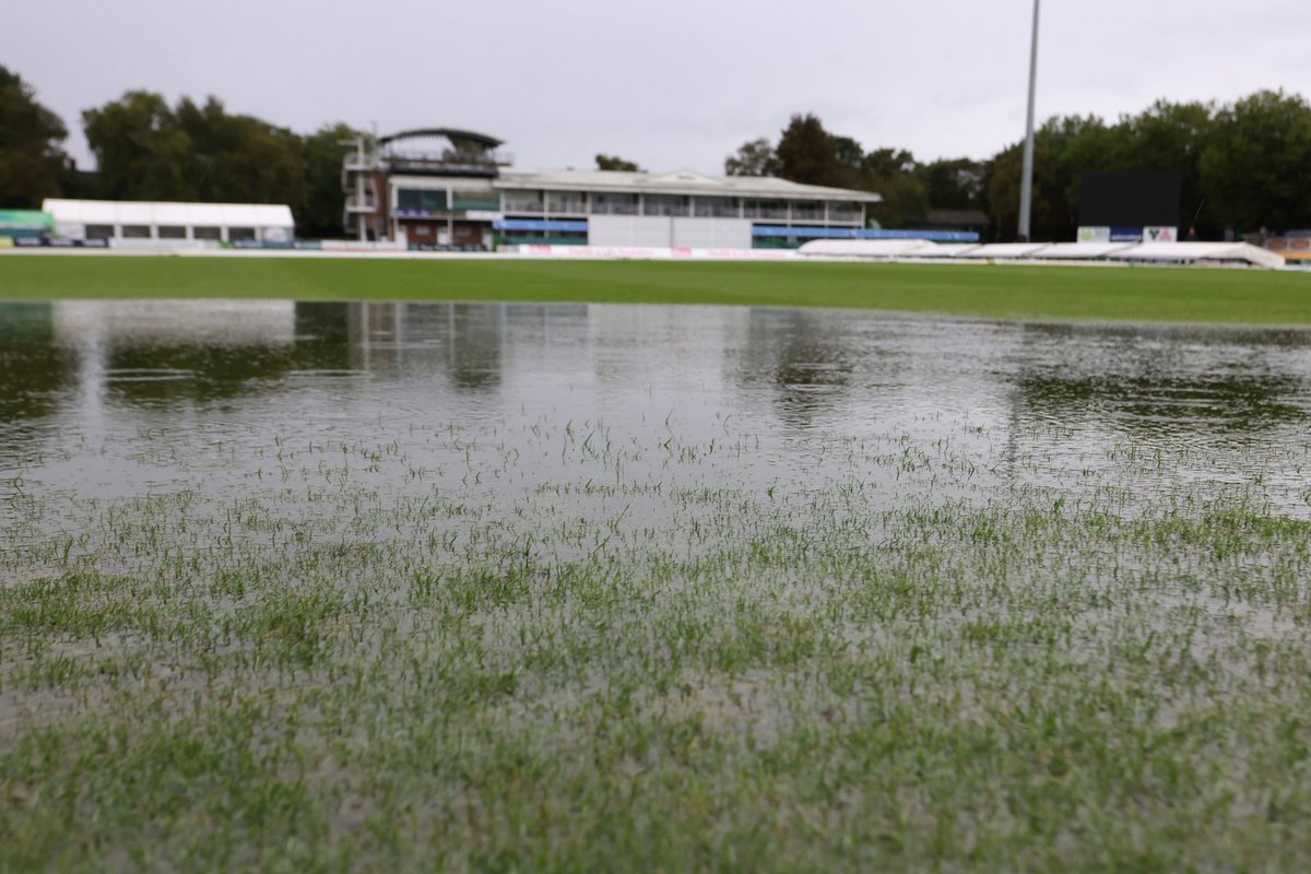 leicsccc's tweet photo. Unfortunately, play has been abandoned for the day after the heavy overnight rainfall. โ๏ธ
๐ฆ#LEIvDER https://t.co/y2bFqikeDb