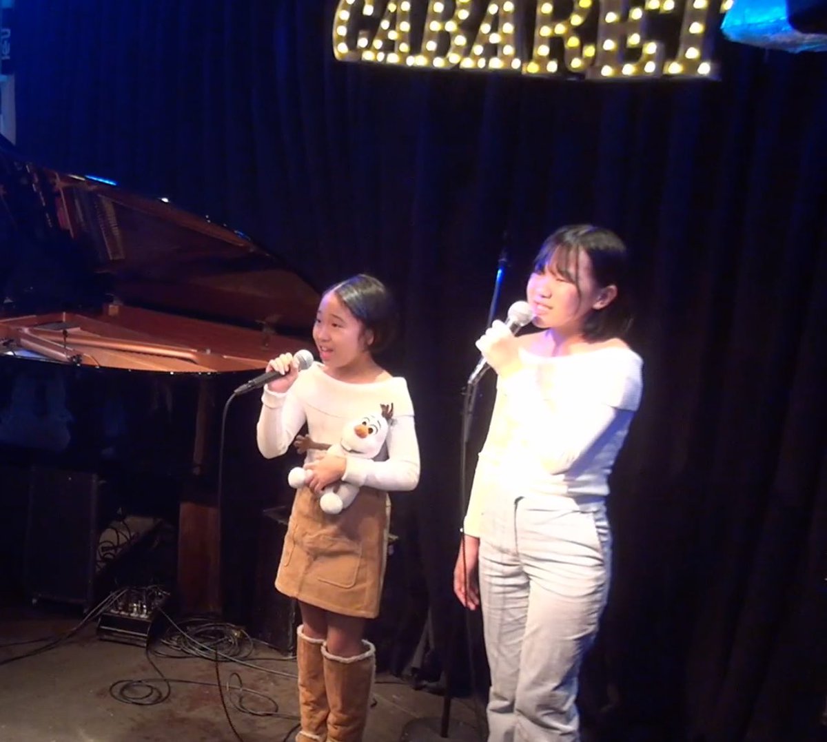 zhenshijp's tweet photo. 🙏大御礼🙏
娘、昨晩
SMASH CABARET にて
２曲歌わせて頂くことができました。

決勝に進めたのは
本当に皆様に応援頂いたおかげです‼️
心よりお礼申し上げます‼️

スタッフの皆様にも大変お世話になり
重ねてお礼申し上げます！

本当にどうもありがとうございました😭

#smashcabaret https://t.co/3Nl9yxBMXr