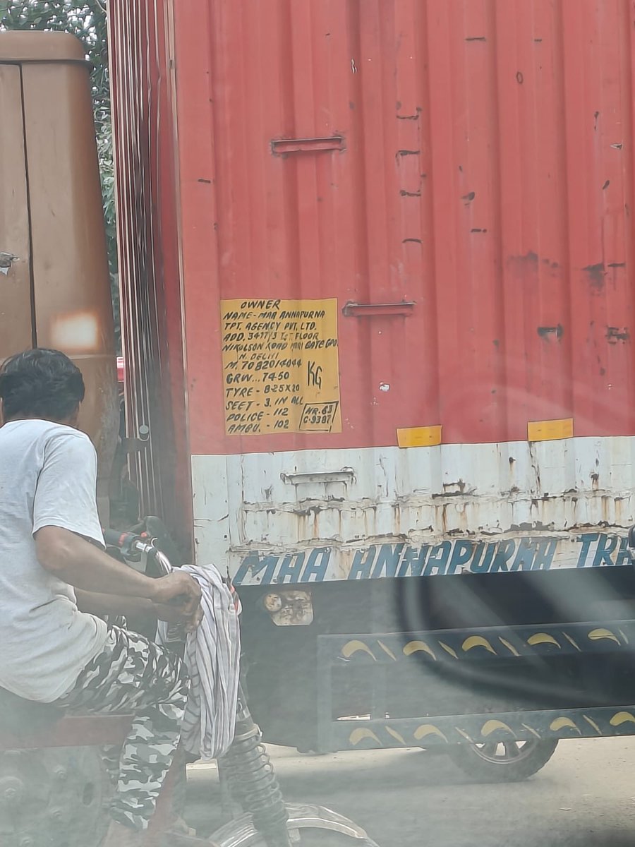 V_Ked's tweet photo. @dtptraffic These heavy vehicles were coming wrong side at Pul Novelty, and absolutely choked traffic. Request you to please prosecute these.

This is a regular happening in the mornings around 9.45AM to 10.15AM. https://t.co/z3dKbKlyCm
